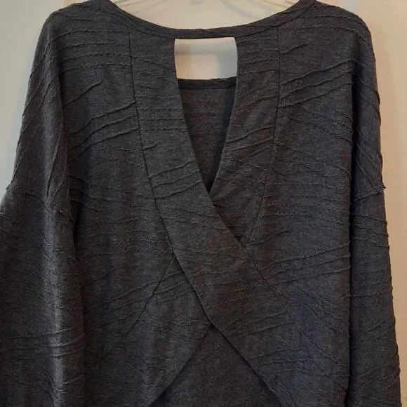 Gilli Textured Gray Sweater Blouse with Unique Back Cutout Design - Picture 7 of 9